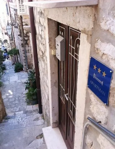 Blaise-old Town דירה